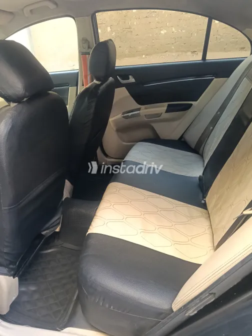 جيلي امجراند 7 2017 أبيض مستعملة للبيع - 2