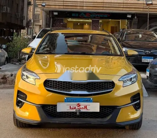 Kia Xceed 2022 Gold Used for Sale - 1
