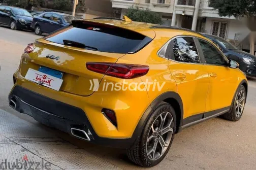 Kia Xceed 2022 Gold Used for Sale - 2