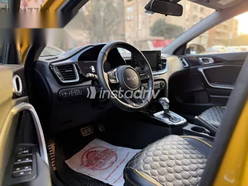 Kia Xceed 2022 Gold Used for Sale - 3