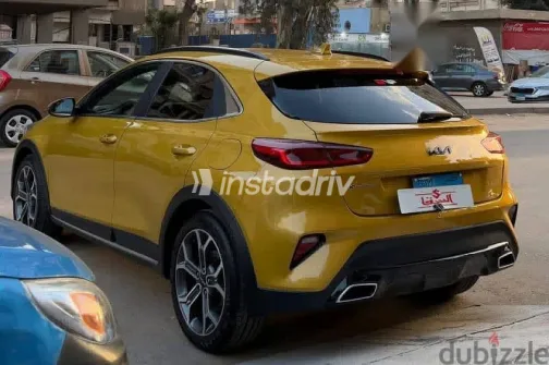 Kia Xceed 2022 Gold Used for Sale - 5