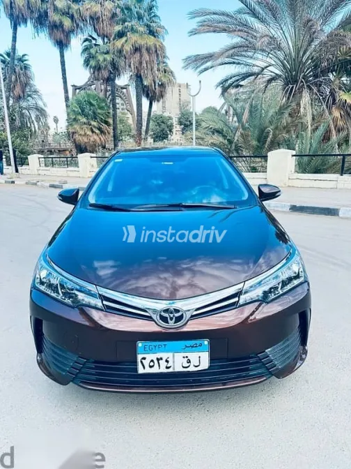 تويوتا كورولا 2019 بني مستعملة للبيع - 4