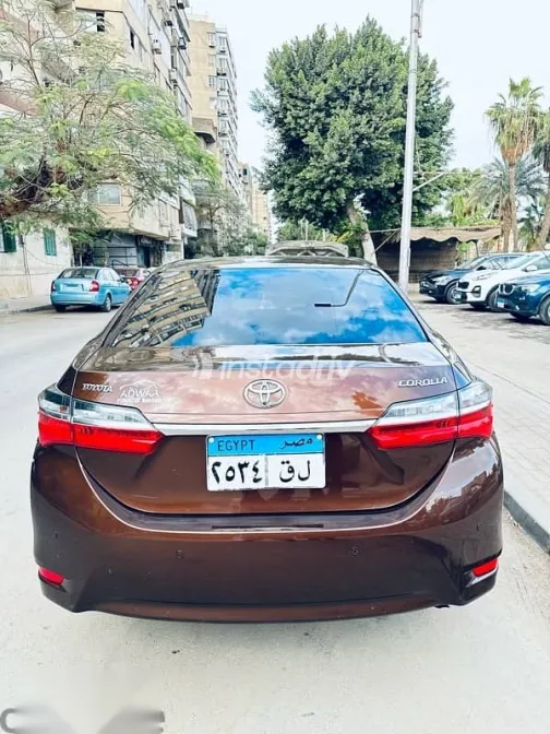 تويوتا كورولا 2019 بني مستعملة للبيع - 6
