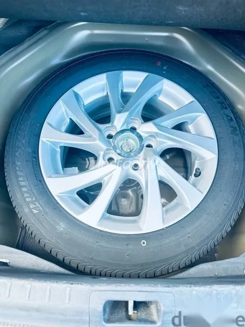 تويوتا كورولا 2019 بني مستعملة للبيع - 9