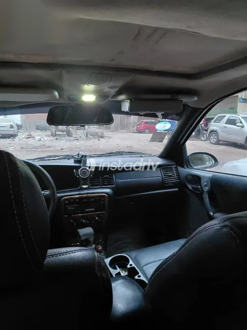 اوبل فيكترا 2002 رمادي مستعملة للبيع - 4