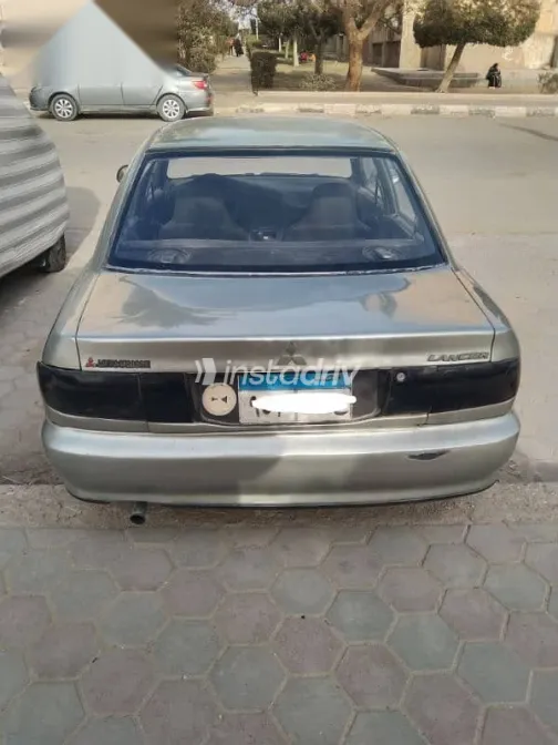 ميتسوبيشي لانسر 1994 فضي مستعملة للبيع - 2