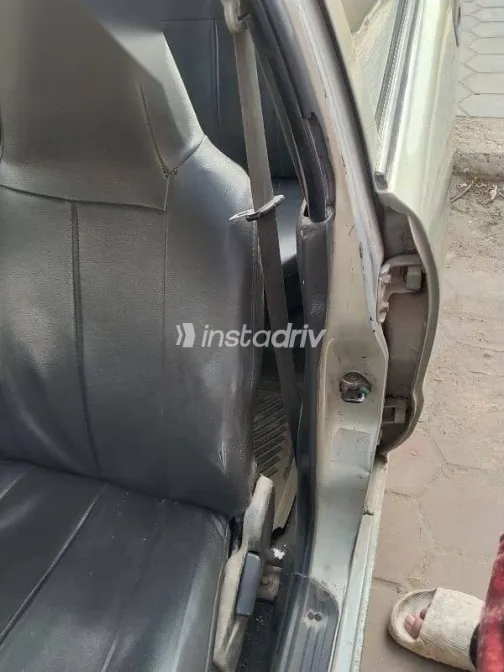 ميتسوبيشي لانسر 1994 فضي مستعملة للبيع - 3