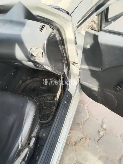 ميتسوبيشي لانسر 1994 فضي مستعملة للبيع - 7