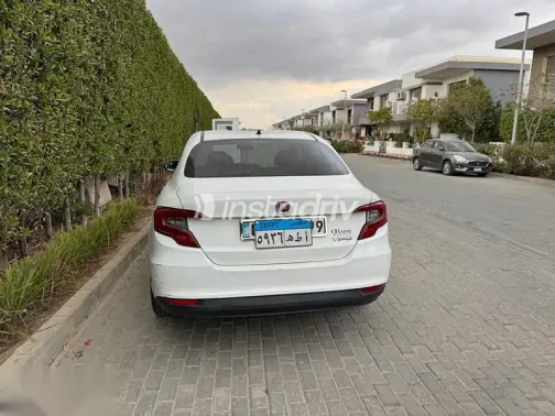 فيات 1300 2022 أبيض مستعملة للبيع - 1