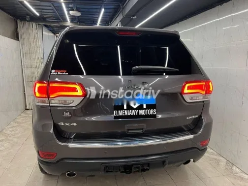 جيب جراند شيروكي 2016 رمادي مستعملة للبيع - 4