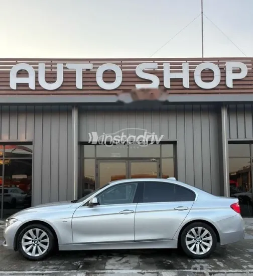 بي ام دبليو 318 2018 فضي مستعملة للبيع - 3