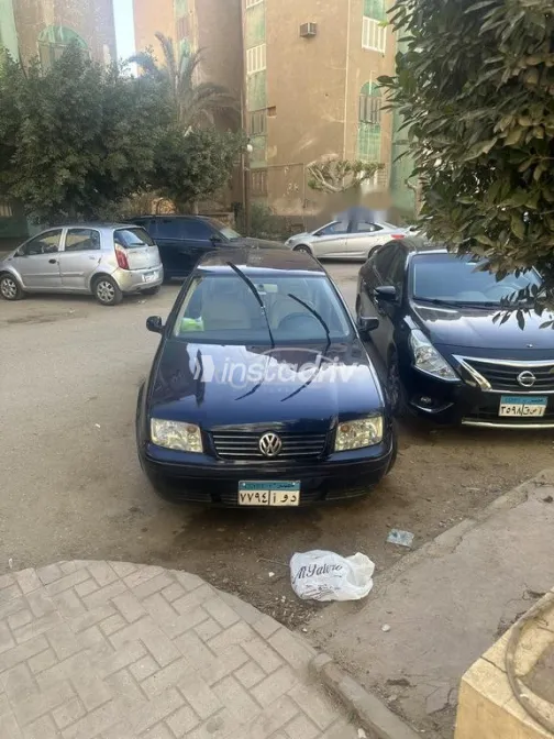 فولكس فاغن بورا 2002 أزرق غامق مستعملة للبيع - 2