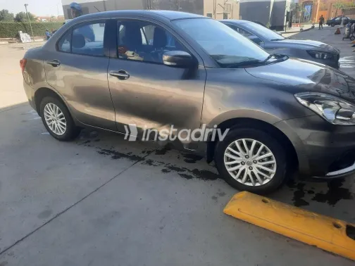 سوزوكى سويفت ديزاير 2022 أبيض مستعملة للبيع - 2