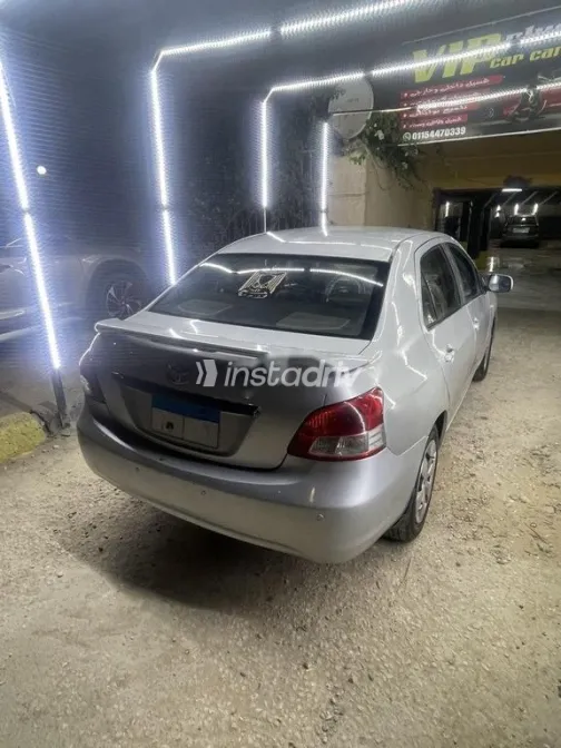 تويوتا ياريس 2007 فضي مستعملة للبيع - 2