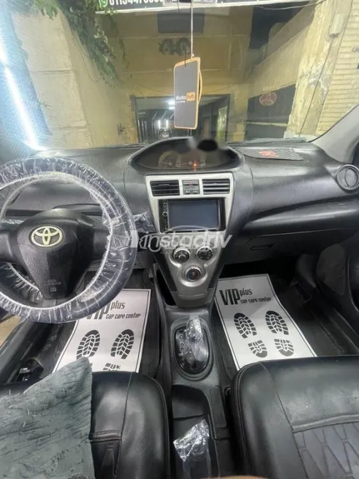 تويوتا ياريس 2007 فضي مستعملة للبيع - 5