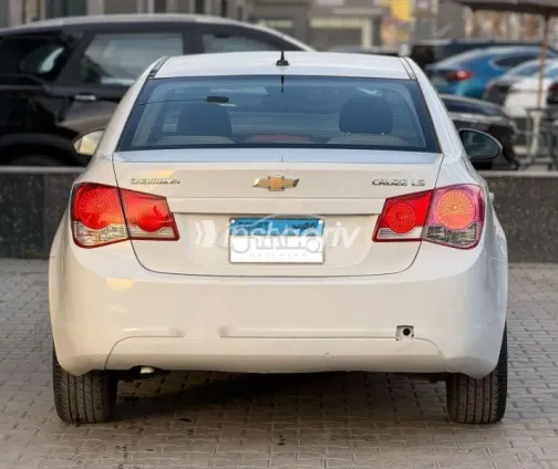 Chevrolet Cruze 2011 White Used for Sale - 4