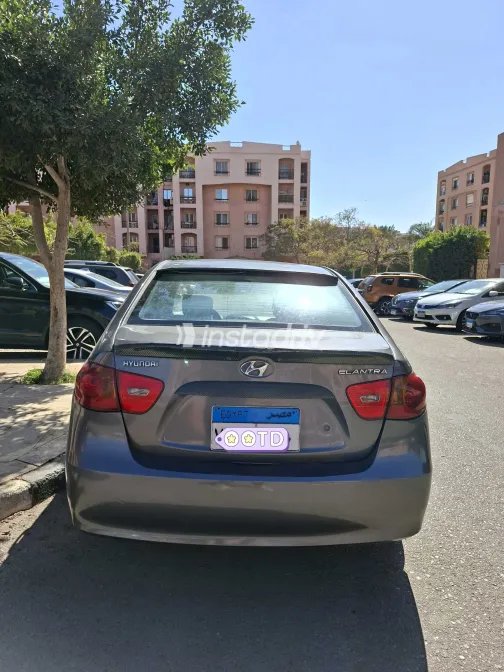 هيونداي إلنترا اتش دى 2009 أبيض مستعملة للبيع - 2