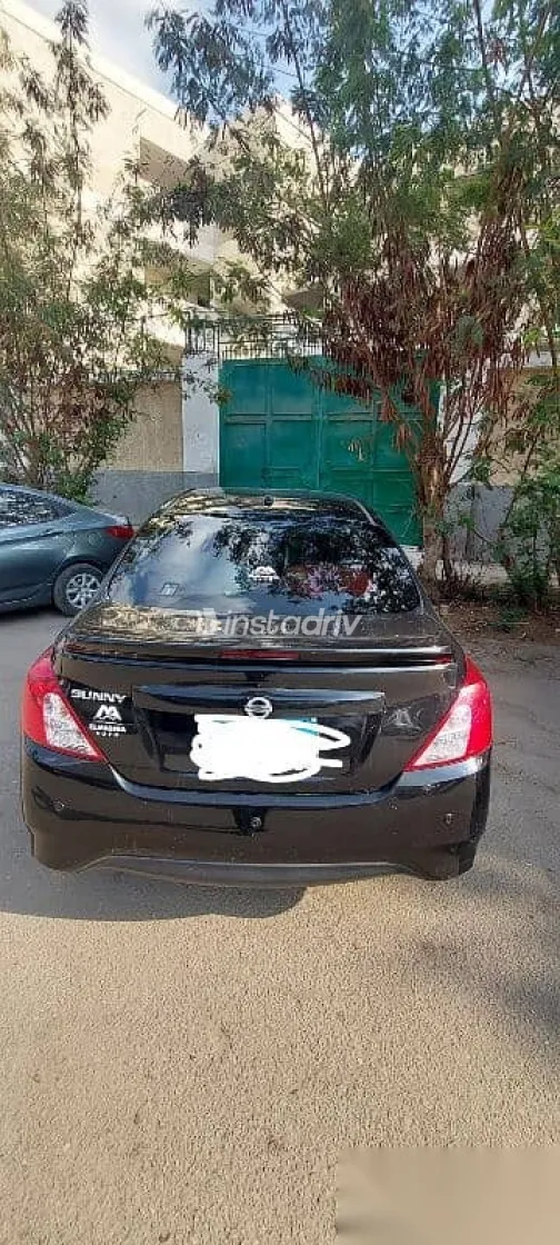 نيسان صنى 2023 أسود مستعملة للبيع - 2