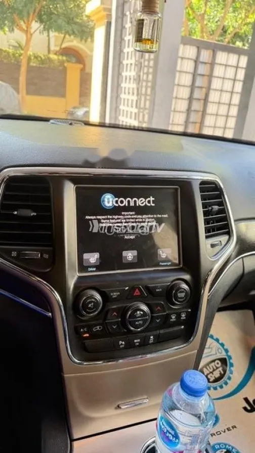 جيب جراند شيروكي 2017 بني مستعملة للبيع - 2