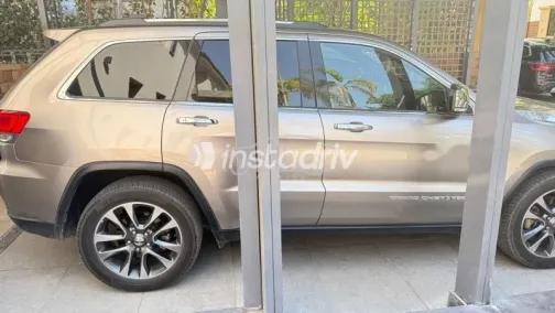 جيب جراند شيروكي 2017 بني مستعملة للبيع - 4