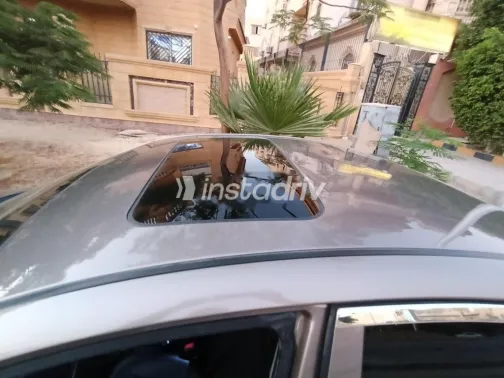 هيونداي إلنترا اتش دى 2021 برونزي مستعملة للبيع - 4