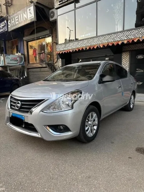نيسان صنى 2026 فضي مستعملة للبيع - 2