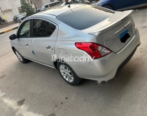 نيسان صنى 2026 فضي مستعملة للبيع - 4