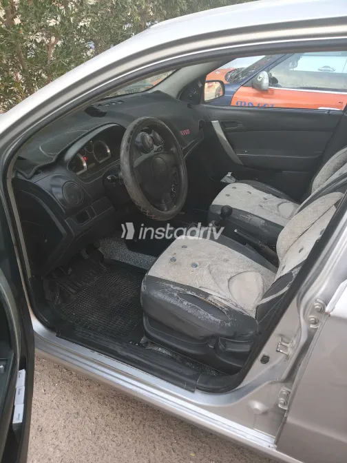 شيفروليه افيو 2009 أبيض مستعملة للبيع - 2