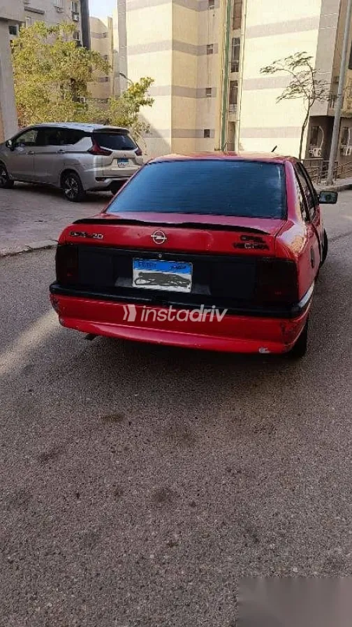 اوبل فيكترا 1995 أحمر مستعملة للبيع - 4