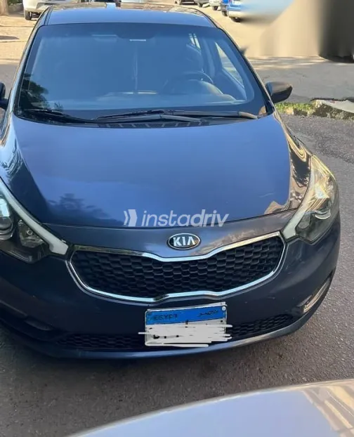 كيا سيراتو 2014 أزرق غامق مستعملة للبيع - 1