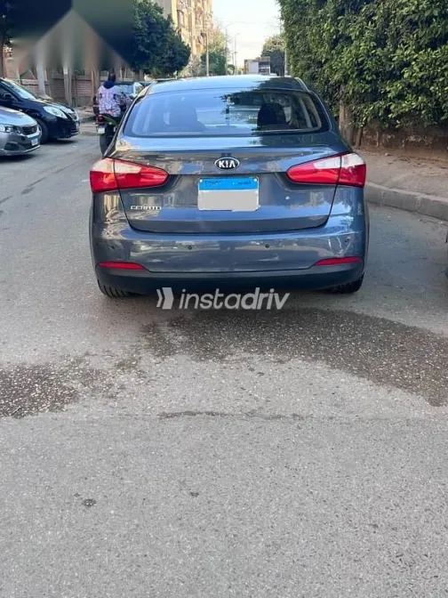 كيا سيراتو 2014 أزرق غامق مستعملة للبيع - 2