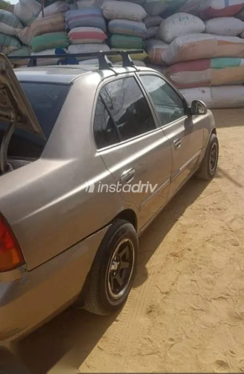 هيونداي فيرنا 2016 ذهبي مستعملة للبيع - 3