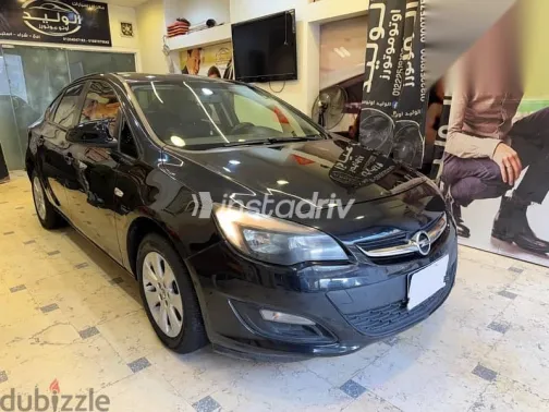 اوبل أسترا 2015 أسود مستعملة للبيع - 1