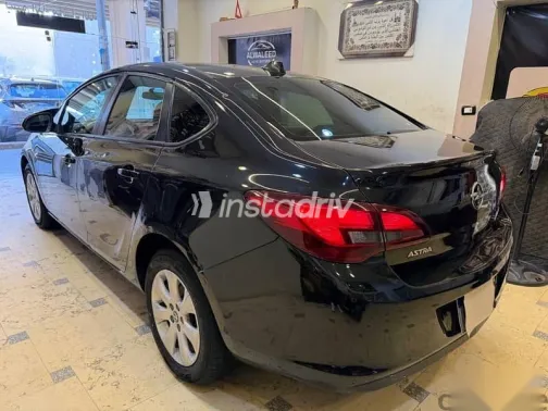 اوبل أسترا 2015 أسود مستعملة للبيع - 2