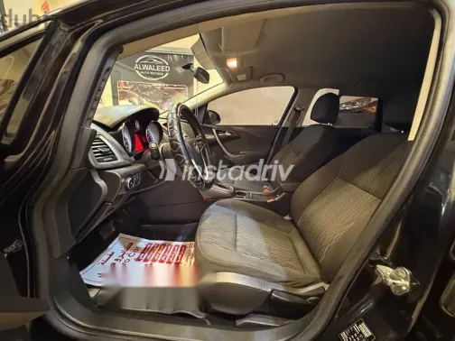 اوبل أسترا 2015 أسود مستعملة للبيع - 6