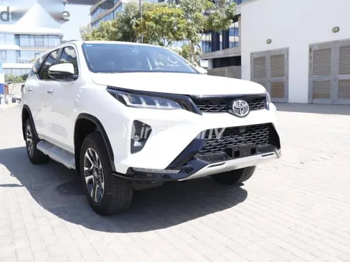 تويوتا فورتشنر 2025 أبيض مستعملة للبيع - 2