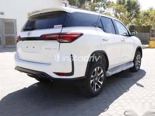 تويوتا فورتشنر 2025 أبيض مستعملة للبيع - 3