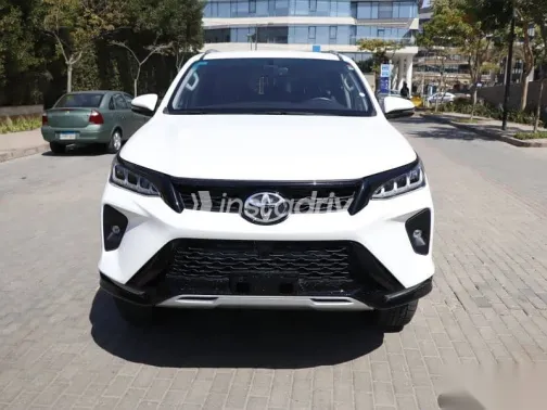 تويوتا فورتشنر 2025 أبيض مستعملة للبيع - 4