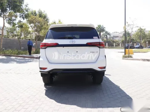 تويوتا فورتشنر 2025 أبيض مستعملة للبيع - 5