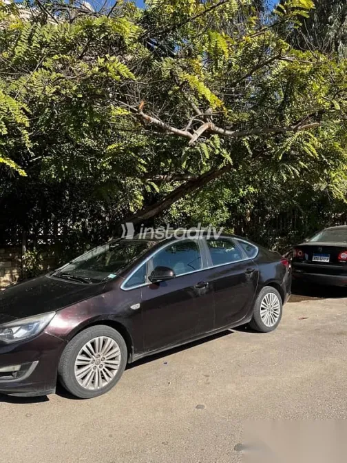 Opel Astra 2015 Brown Used for Sale - 3