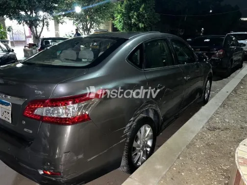 نيسان سنترا 2018 أبيض مستعملة للبيع - 3