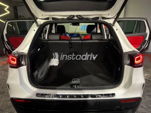 مرسيدس GLA 200 2021 أبيض مستعملة للبيع - 2