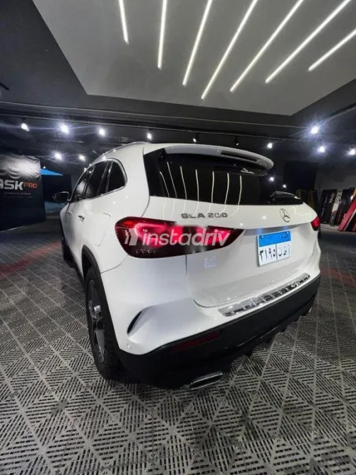 مرسيدس GLA 200 2021 أبيض مستعملة للبيع - 3