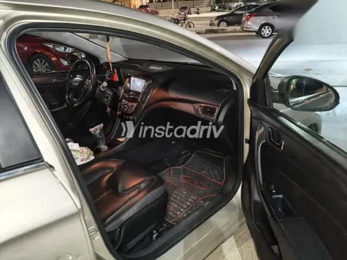 شيرى اريزو 3 2019 ذهبي مستعملة للبيع - 2