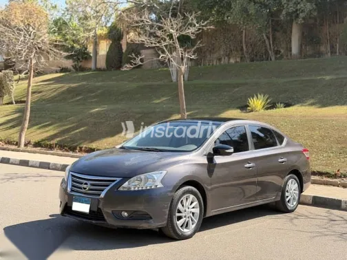 نيسان سنترا 2017 بني مستعملة للبيع - 1