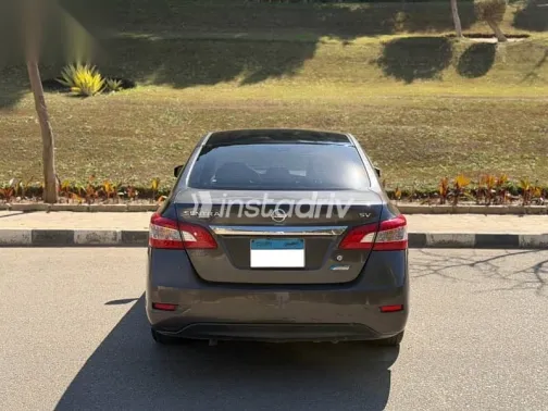 نيسان سنترا 2017 بني مستعملة للبيع - 4