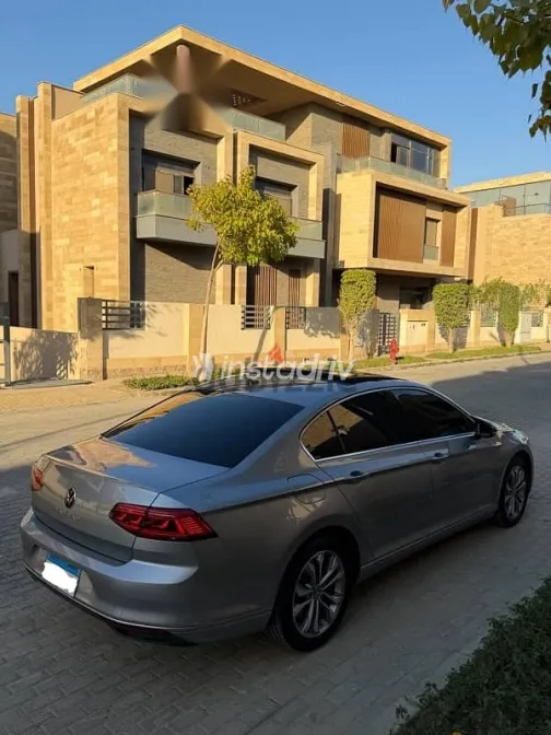 فولكس فاغن باسات 2021 فضي مستعملة للبيع - 4