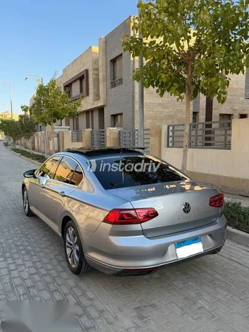 فولكس فاغن باسات 2021 فضي مستعملة للبيع - 6