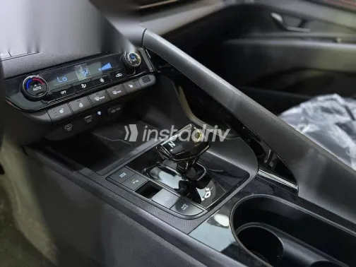 Hyundai Elantra 2024 White New for Sale - 10