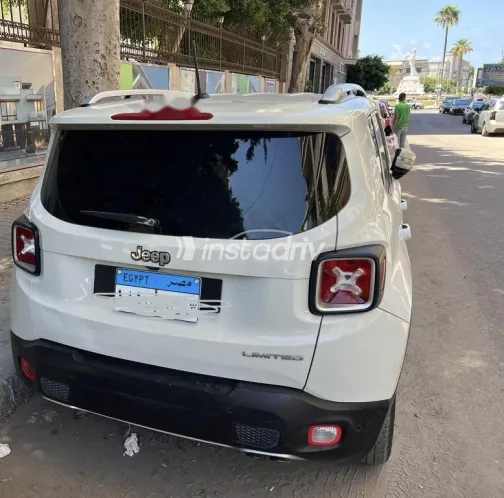 Jeep Renegade 2017 White Used for Sale - 2